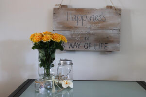 holzbild, upcycling, fertiges bild mit dem zitat happiness is not a destination it is a way of life